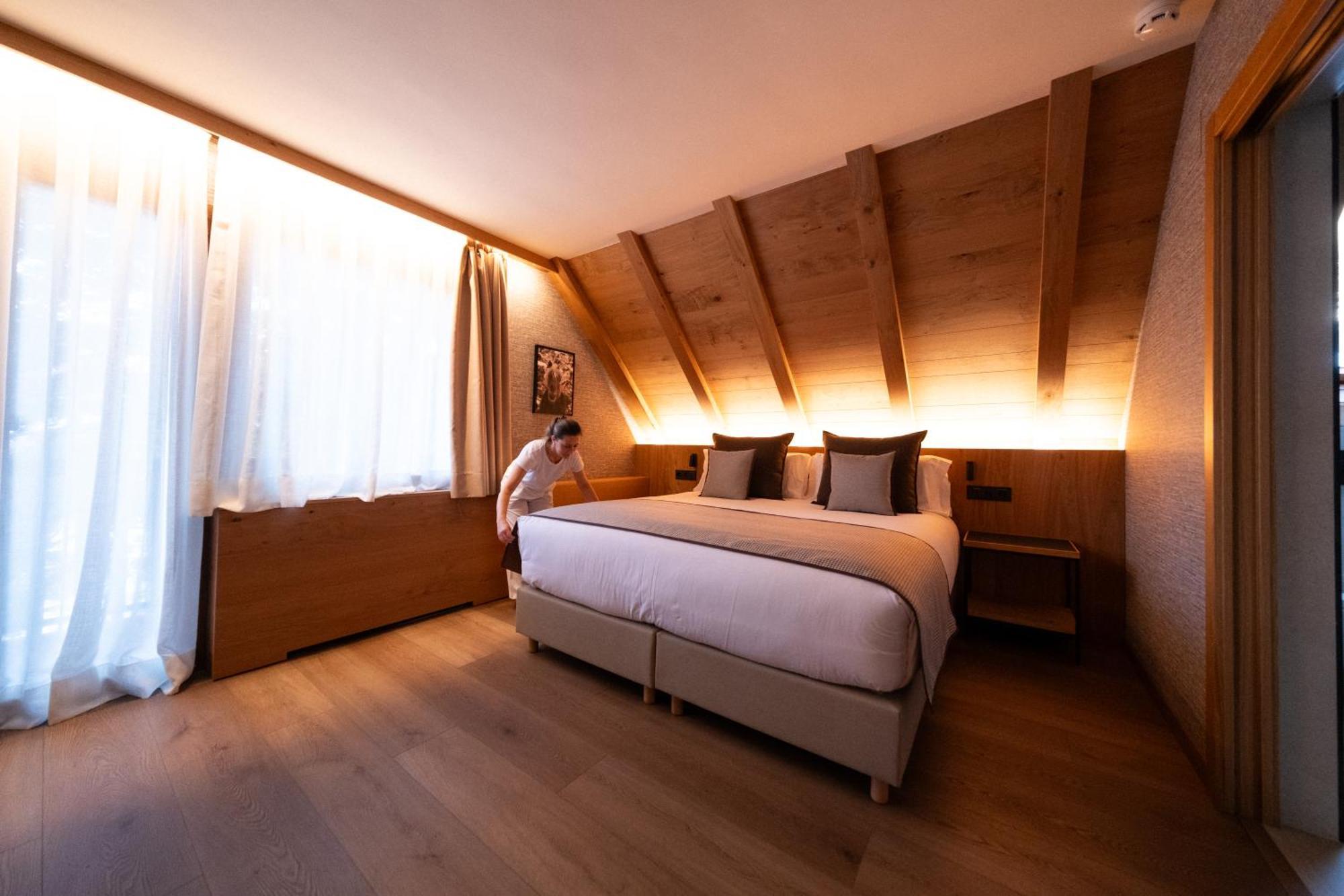 Hotel Petit Lacreu Salardu Ngoại thất bức ảnh