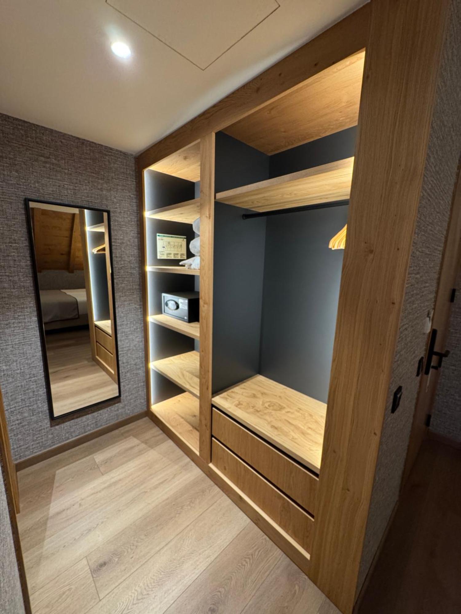 Hotel Petit Lacreu Salardu Ngoại thất bức ảnh