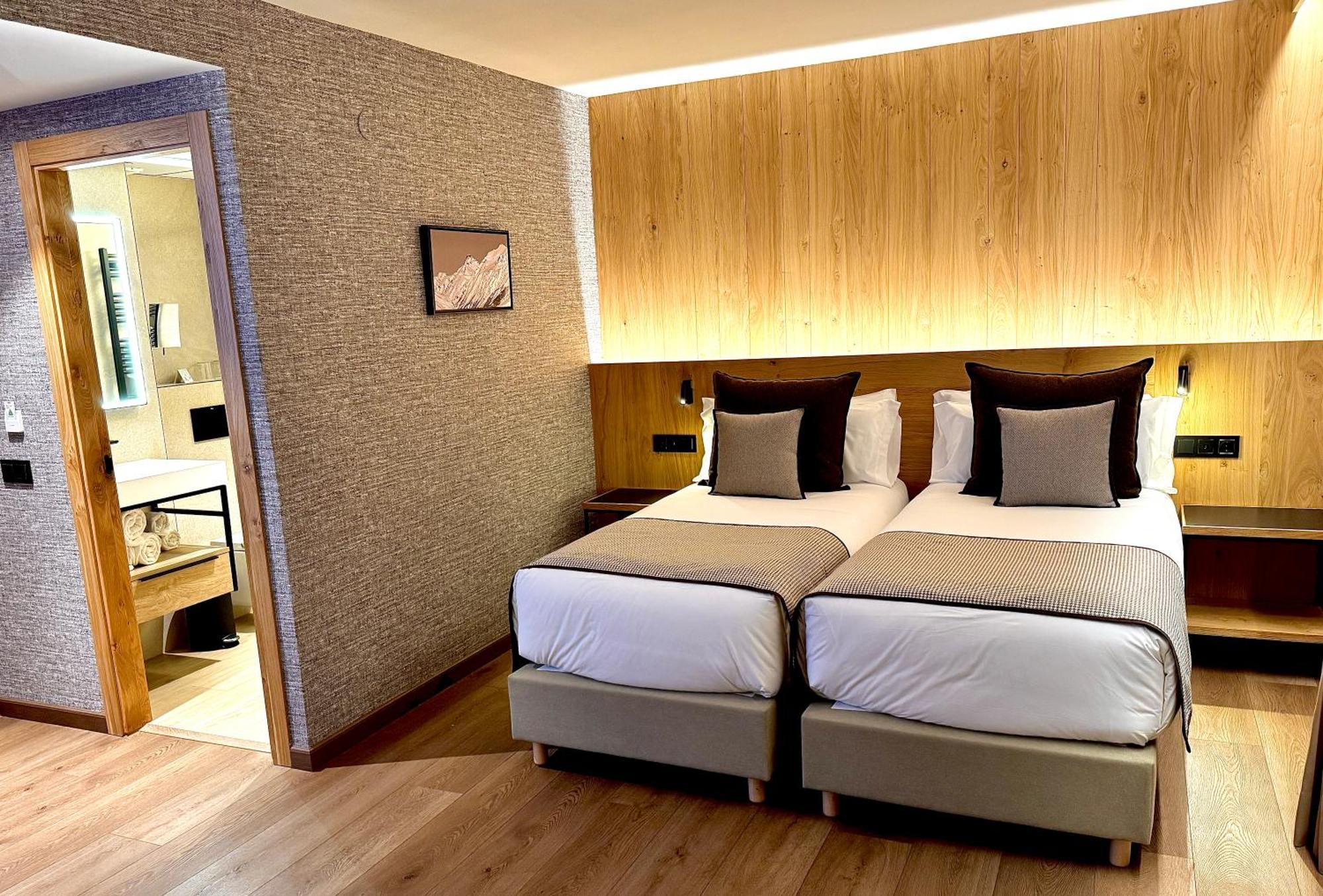 Hotel Petit Lacreu Salardu Ngoại thất bức ảnh