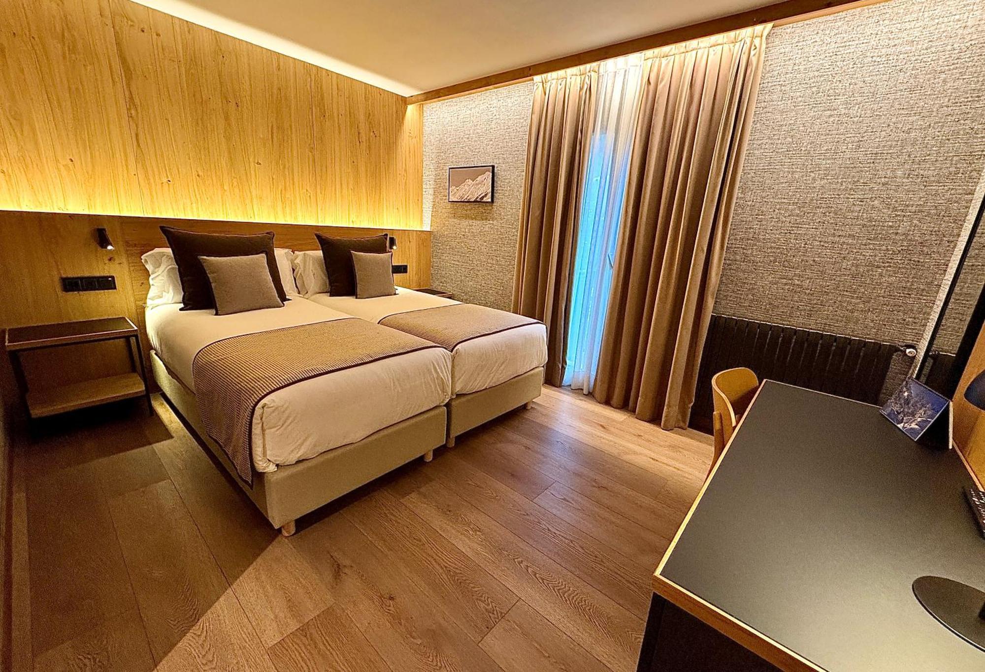 Hotel Petit Lacreu Salardu Ngoại thất bức ảnh