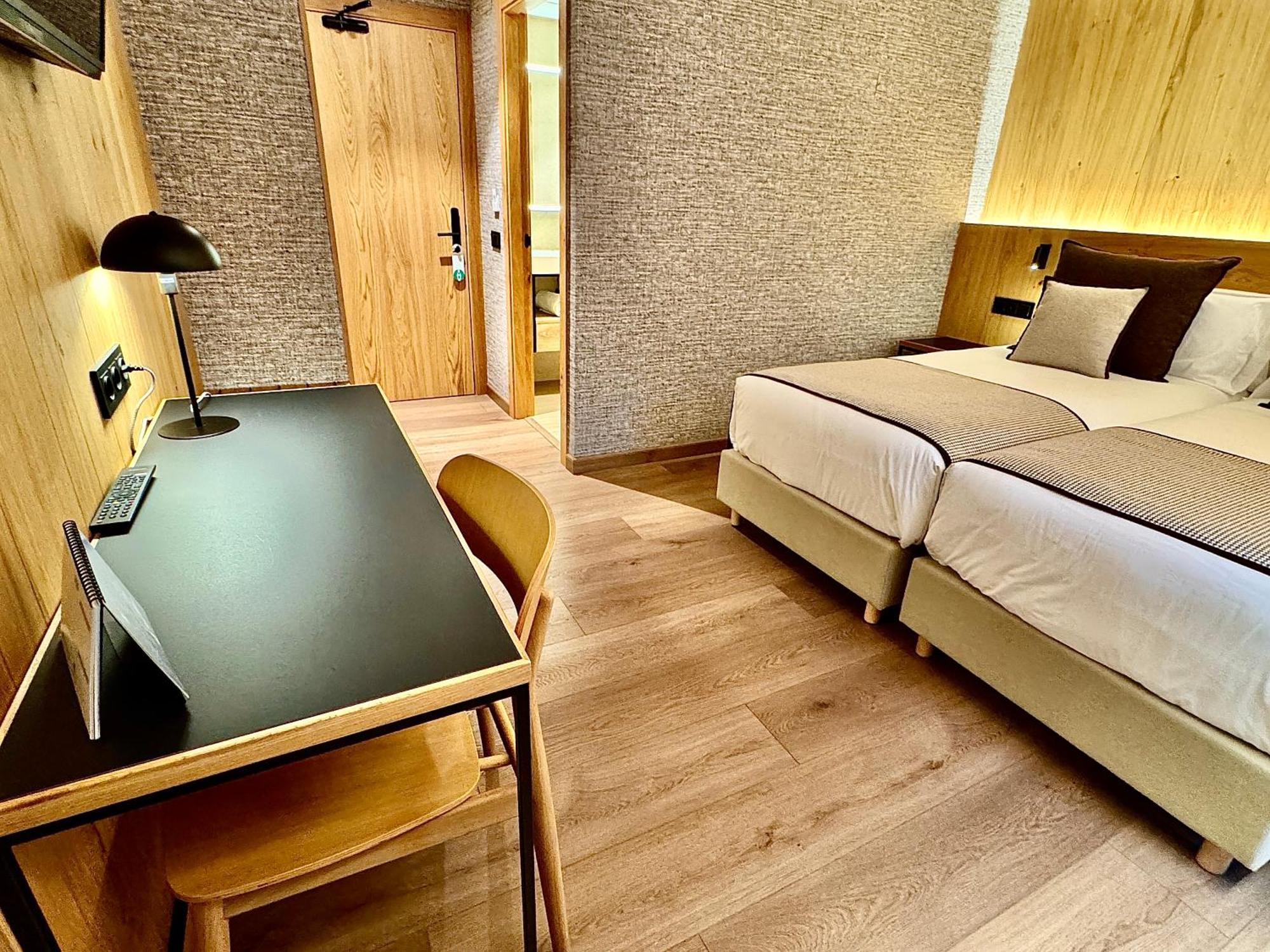 Hotel Petit Lacreu Salardu Ngoại thất bức ảnh
