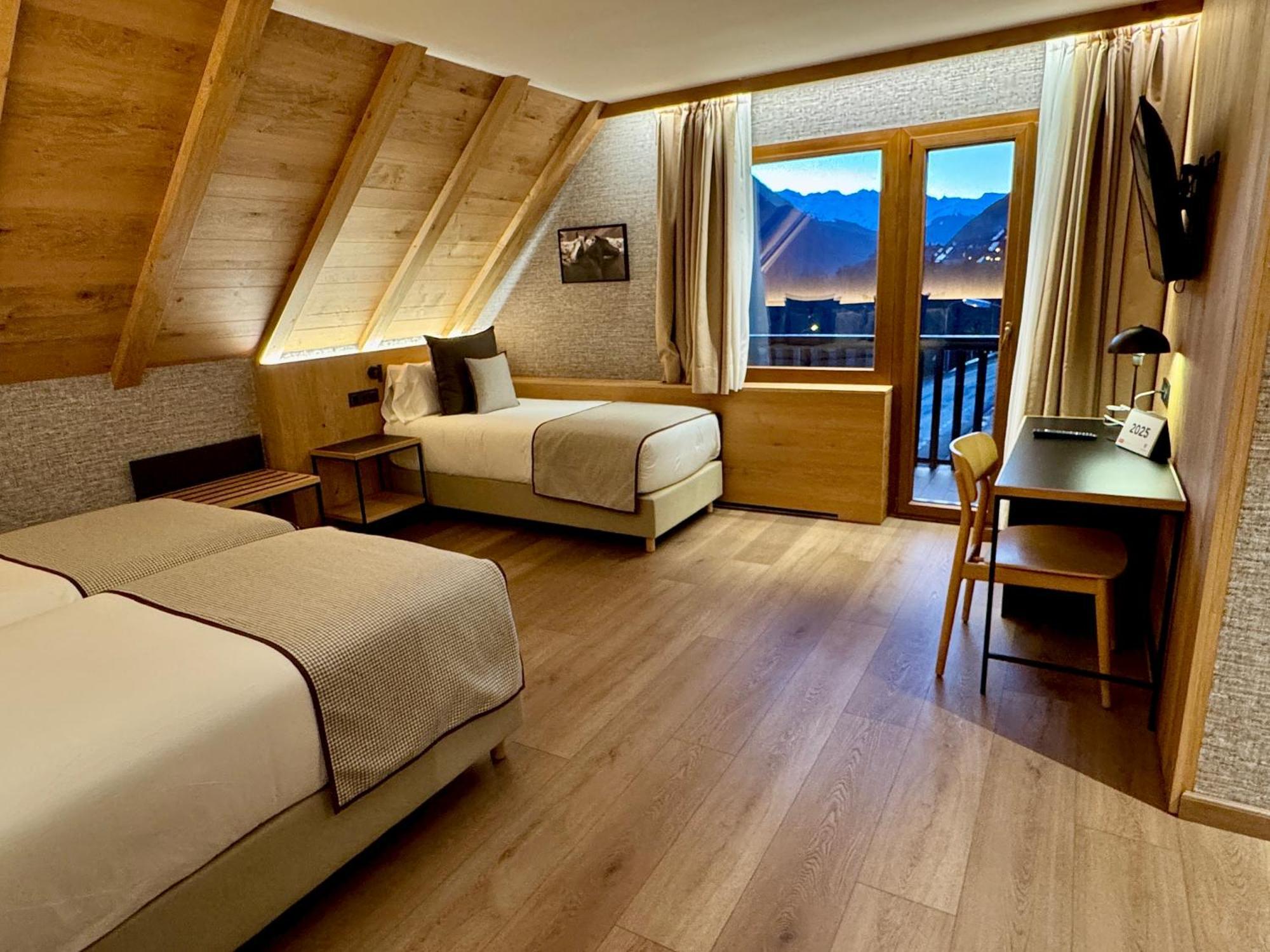 Hotel Petit Lacreu Salardu Ngoại thất bức ảnh