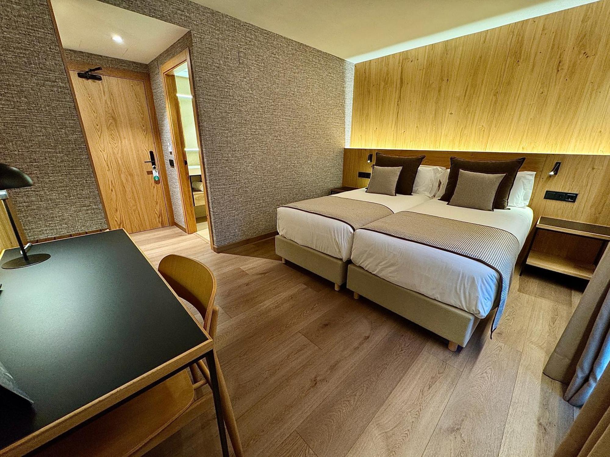 Hotel Petit Lacreu Salardu Ngoại thất bức ảnh